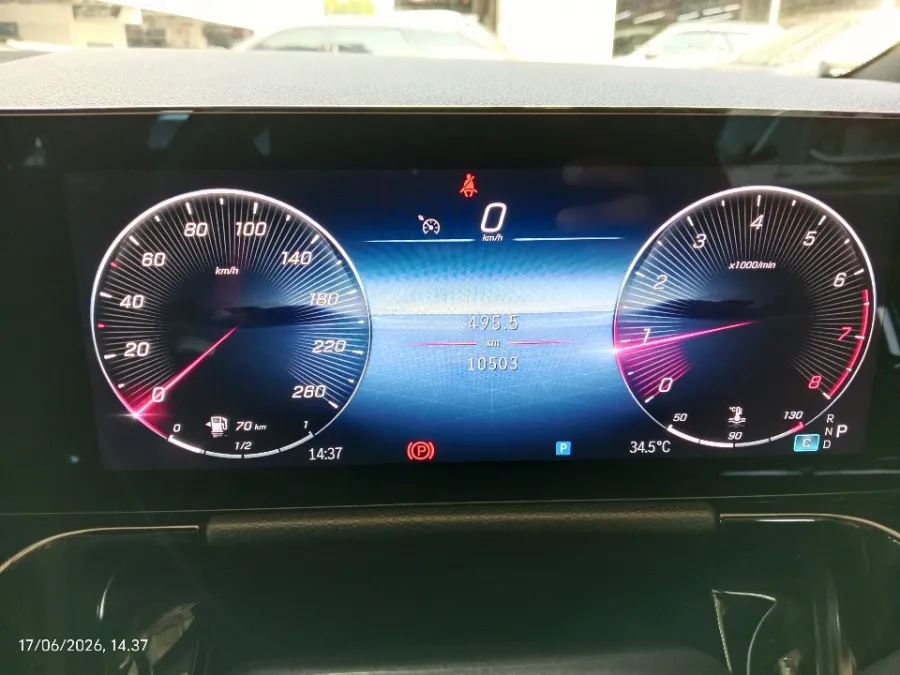 Foto Mobil Bekas Odometer Mercedes-Benz GLA200 1.3 tahun 2024