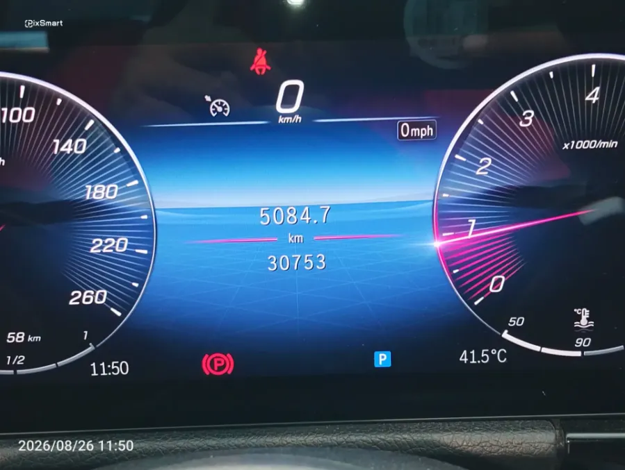 Foto Mobil Bekas Odometer Mercedes-Benz GLA200 1.3 tahun 2024