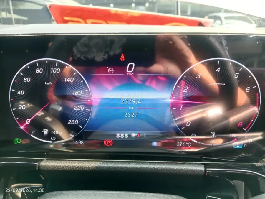 Foto Mobil Bekas Odometer Mercedes-Benz GLA200 1.3 tahun 2024