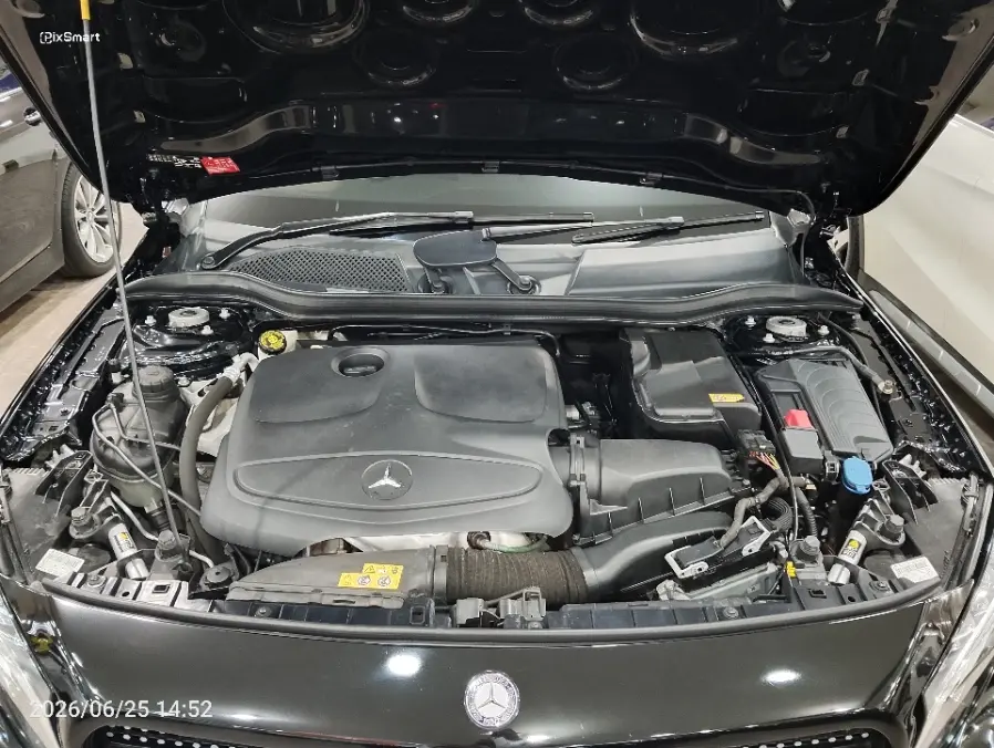 Foto Mobil Bekas Mesin Mercedes-Benz GLA200 1.5 tahun 2016