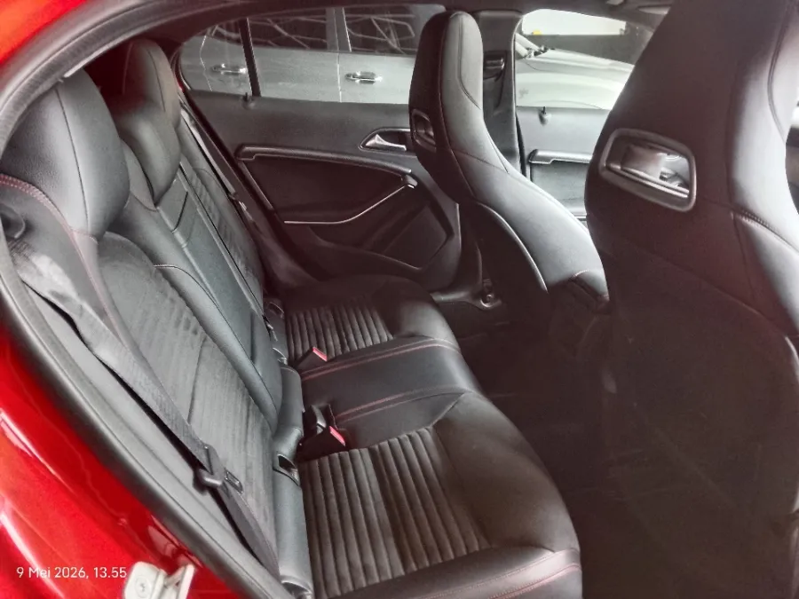 Foto Mobil Bekas Kabin Belakang Mercedes-Benz GLA200 1.6 tahun 2015