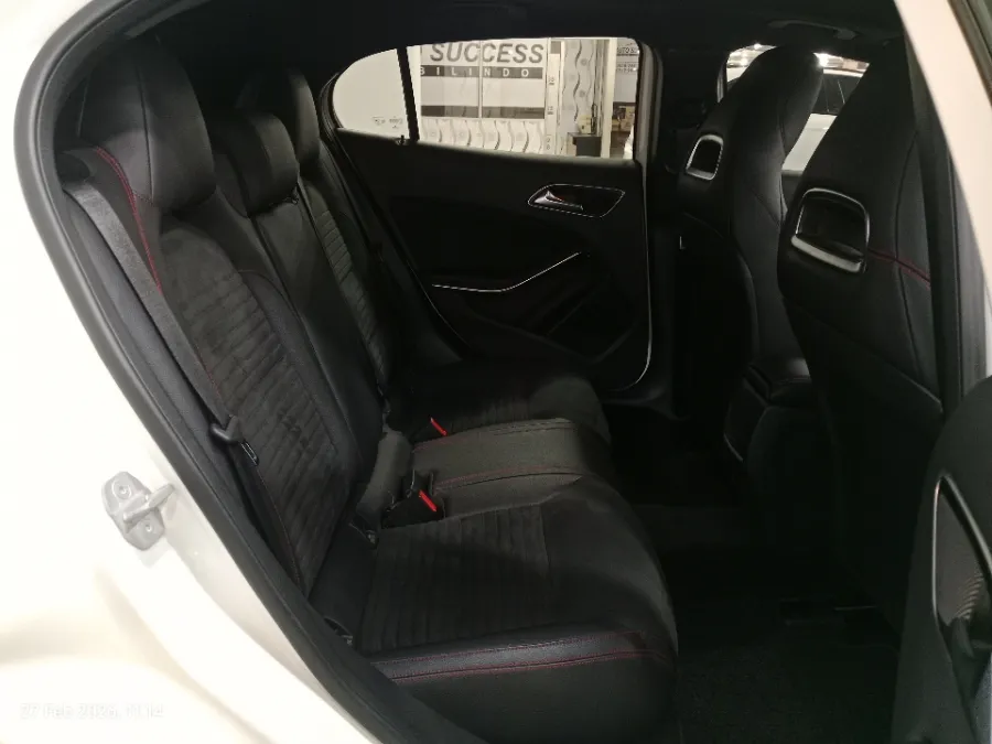 Foto Mobil Bekas Kabin Belakang Mercedes-Benz GLA200 1.6 tahun 2016