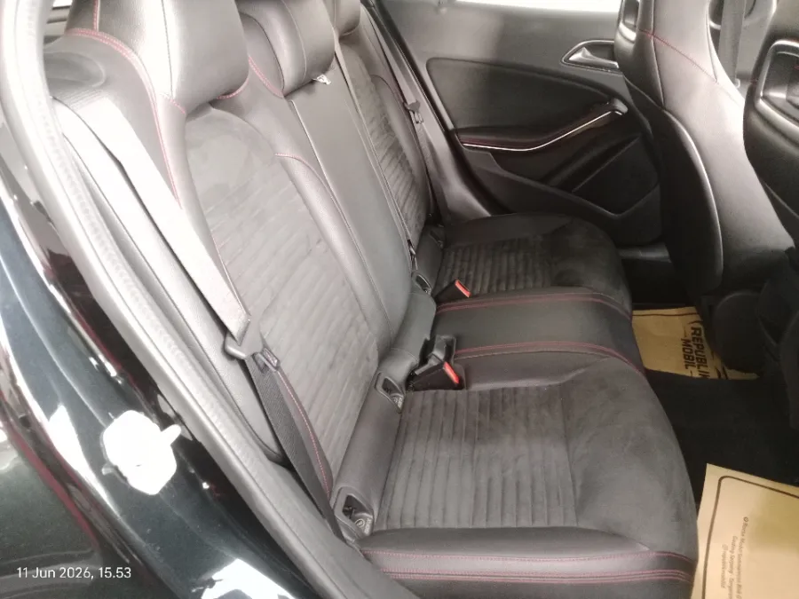 Foto Mobil Bekas Kabin Belakang Mercedes-Benz GLA200 1.6 tahun 2016