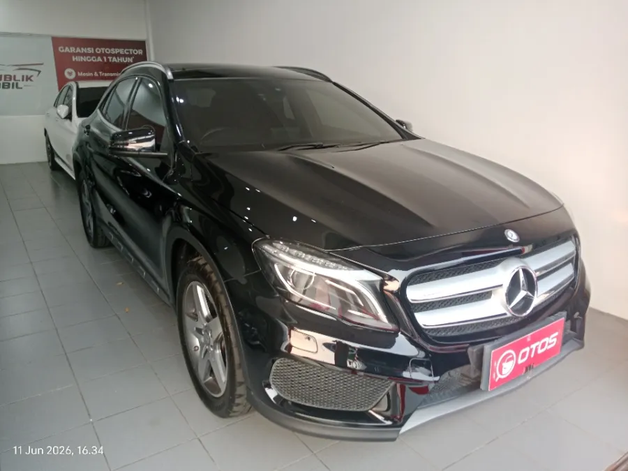 Foto Mobil Bekas Kanan Depan Mercedes-Benz GLA200 1.6 tahun 2016