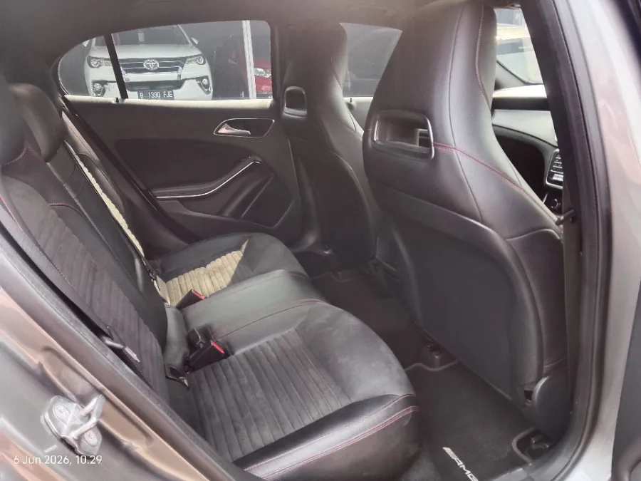 Foto Mobil Bekas Kabin Belakang Mercedes-Benz GLA200 1.6 tahun 2018