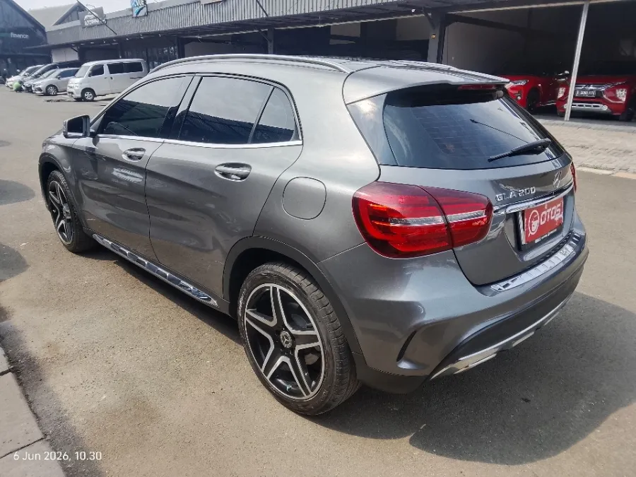 Foto Mobil Bekas Kiri Belakang Mercedes-Benz GLA200 1.6 tahun 2018