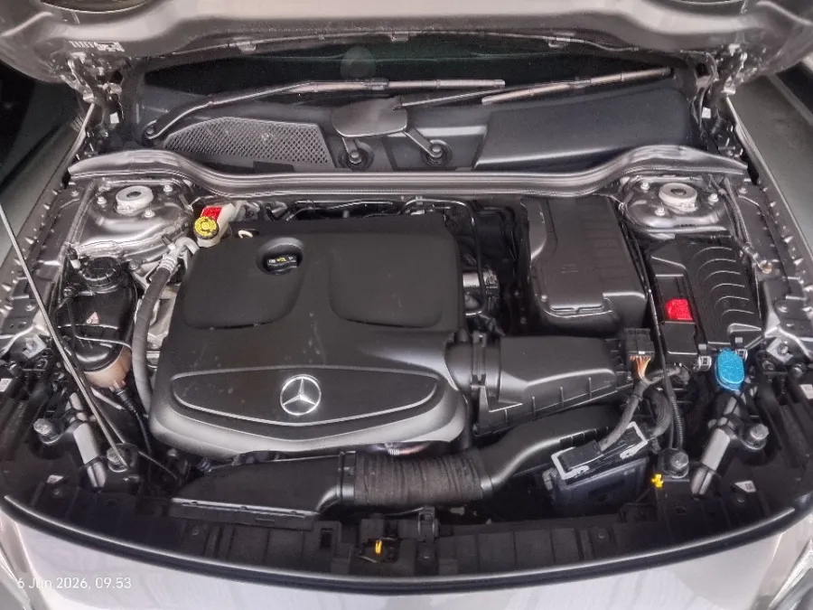 Foto Mobil Bekas Mesin Mercedes-Benz GLA200 1.6 tahun 2018
