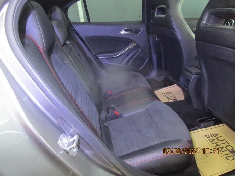Foto Mobil Bekas Kabin Belakang Mercedes-Benz GLA200 1.6 tahun 2019