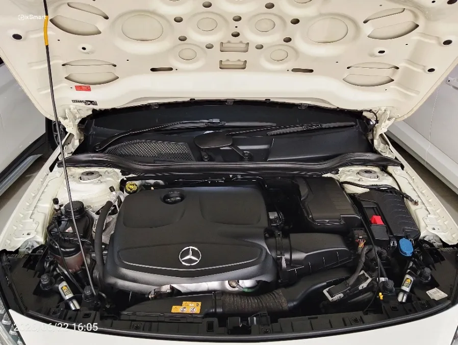 Foto Mobil Bekas Mesin Mercedes-Benz GLA200 1.6 AMG tahun 2016