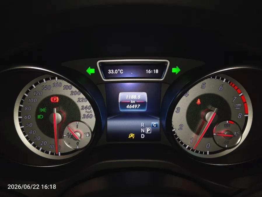 Foto Mobil Bekas Odometer Mercedes-Benz GLA200 1.6 AMG tahun 2016