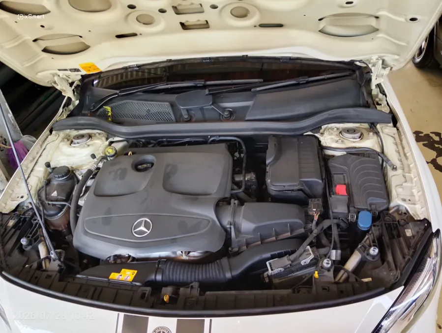 Foto Mobil Bekas Mesin Mercedes-Benz GLA200 1.6 AMG tahun 2017