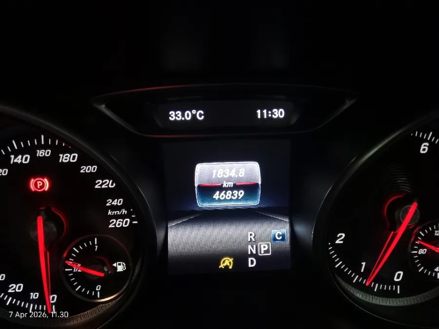 Foto Mobil Bekas Odometer Mercedes-Benz GLA200 1.6 AMG Line tahun 2019