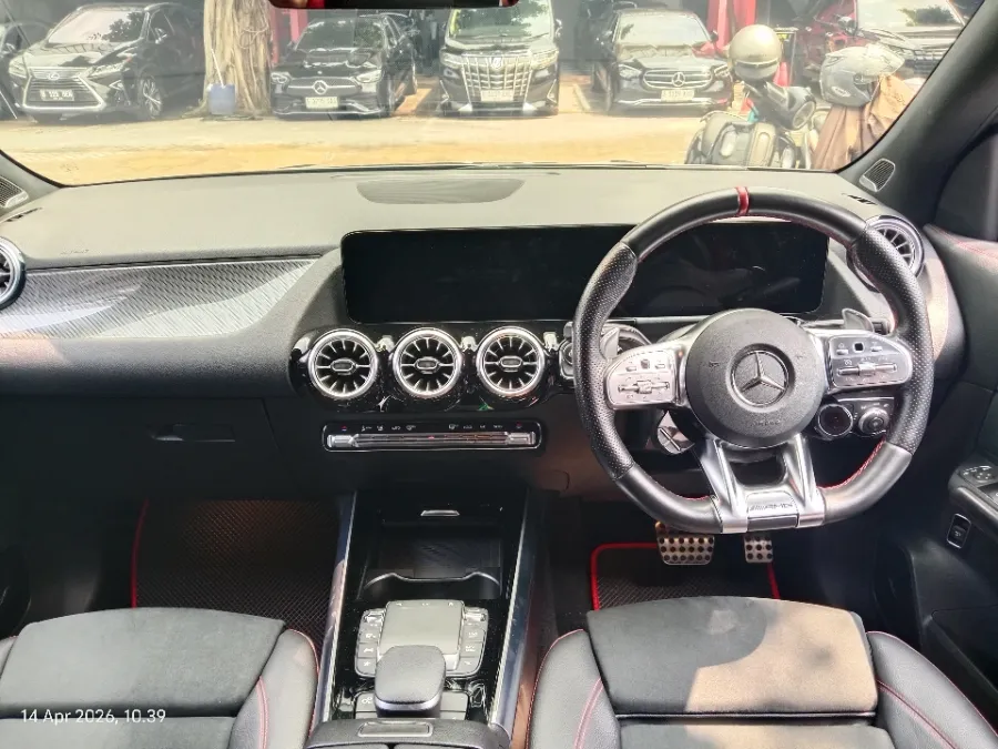 Foto Mobil Bekas Dashboard Mercedes-Benz GLA35 AMG 2.0 4Matic tahun 2022