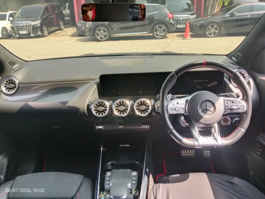 Foto Mobil Bekas Dashboard Mercedes-Benz GLA35 AMG 2.0 4Matic tahun 2022