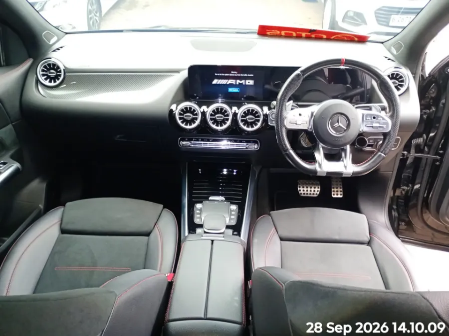 Foto Mobil Bekas Dashboard Mercedes-Benz GLA35 AMG 2.0 4Matic tahun 2022
