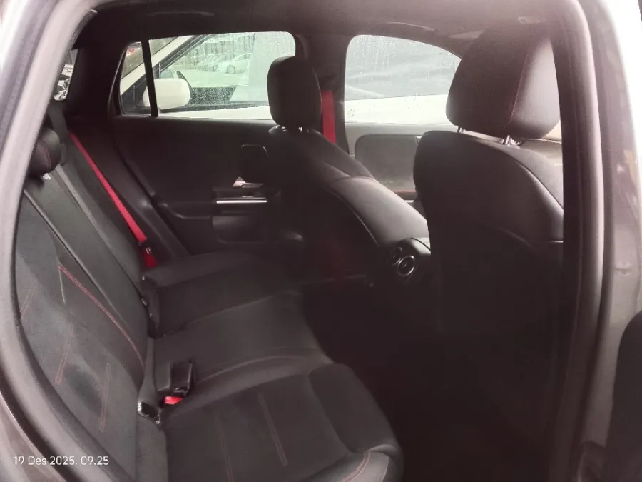 Foto Mobil Bekas Kabin Belakang Mercedes-Benz GLA35 AMG 2.0 4Matic tahun 2022