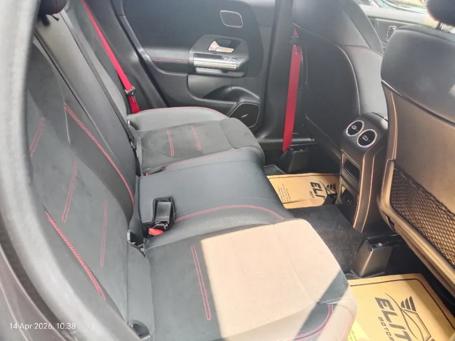 Foto Mobil Bekas Kabin Belakang Mercedes-Benz GLA35 AMG 2.0 4Matic tahun 2022