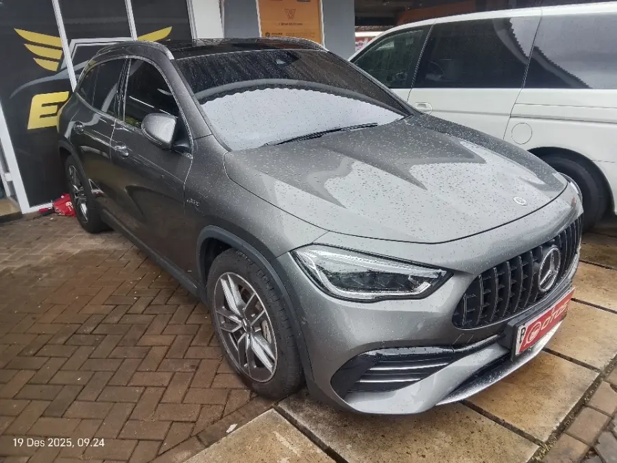 Foto Mobil Bekas Kanan Depan Mercedes-Benz GLA35 AMG 2.0 4Matic tahun 2022