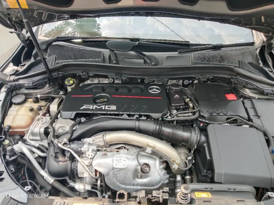 Foto Mobil Bekas Mesin Mercedes-Benz GLA35 AMG 2.0 4Matic tahun 2022