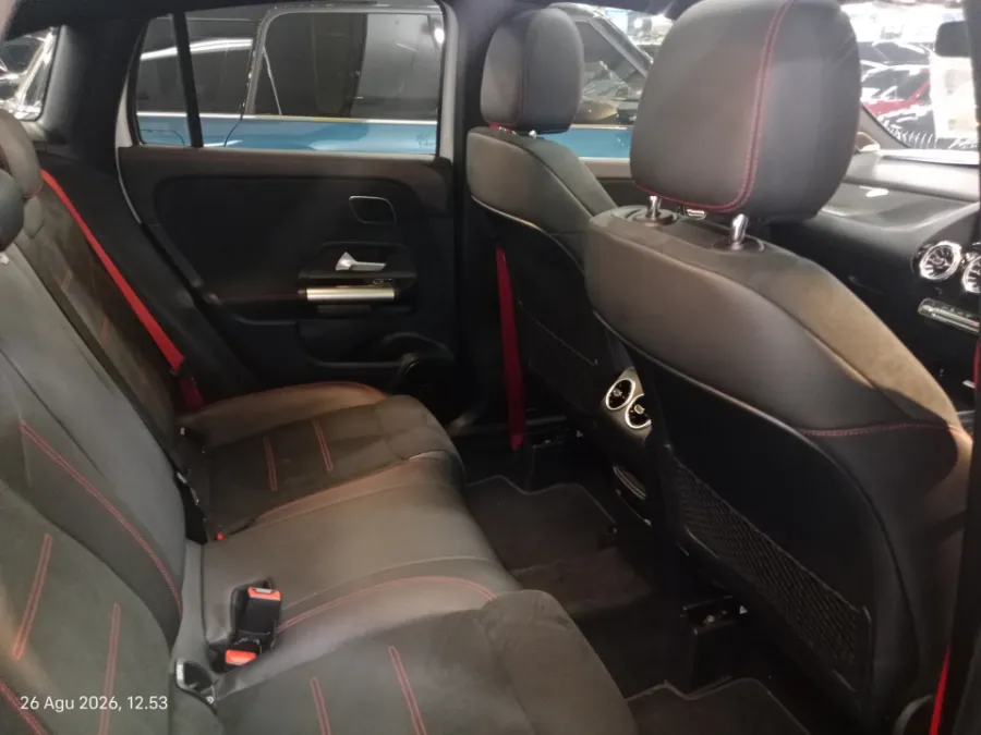 Foto Mobil Bekas Kabin Belakang Mercedes-Benz GLA35 AMG 2.0 4Matic tahun 2023