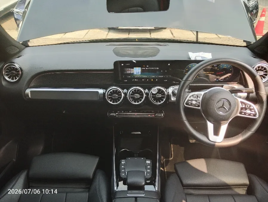 Foto Mobil Bekas Dashboard Mercedes-Benz GLB200 1.3 Progressive Line Wagon tahun 2019