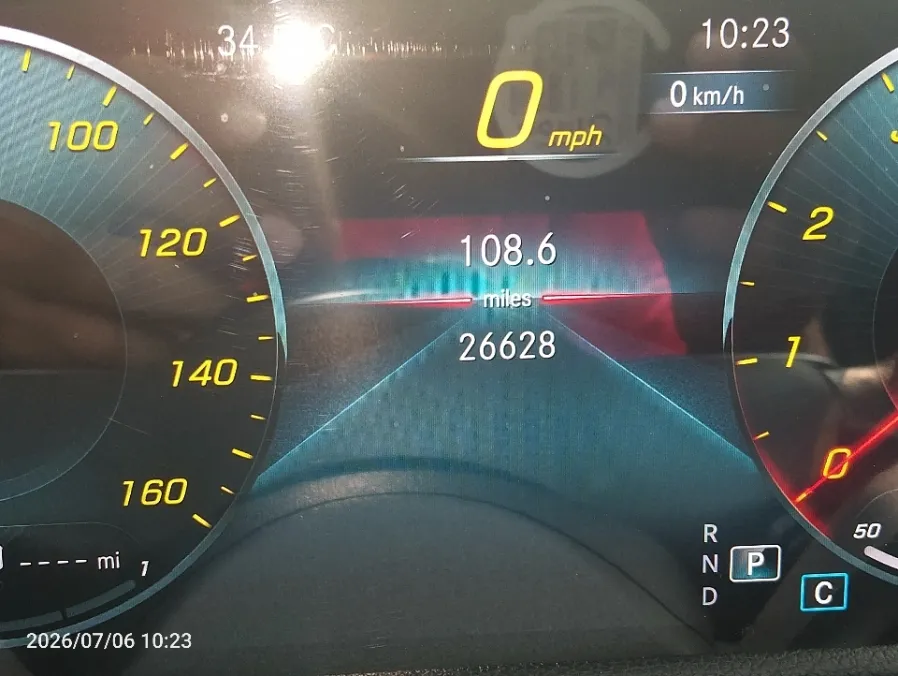 Foto Mobil Bekas Odometer Mercedes-Benz GLB200 1.3 Progressive Line Wagon tahun 2019