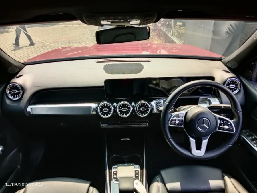 Foto Mobil Bekas Dashboard Mercedes-Benz GLB200 1.3 Progressive Line Wagon tahun 2020
