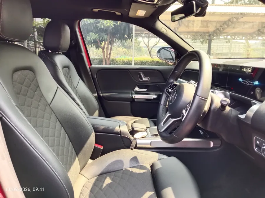 Foto Mobil Bekas Kabin Depan Mercedes-Benz GLB200 1.3 Progressive Line Wagon tahun 2020
