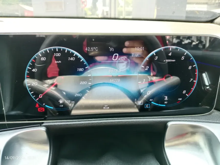 Foto Mobil Bekas Odometer Mercedes-Benz GLB200 1.3 Progressive Line Wagon tahun 2020