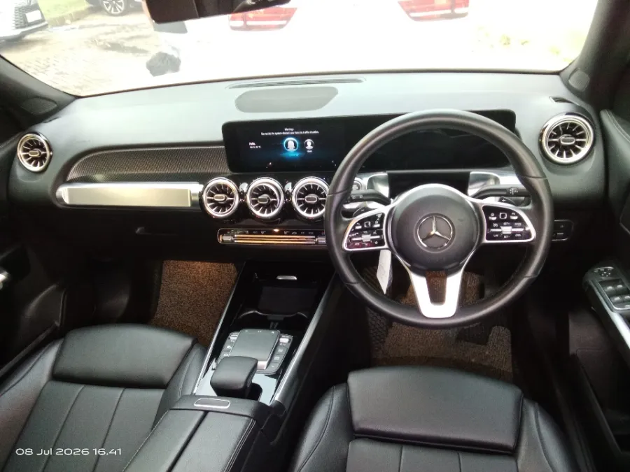 Foto Mobil Bekas Dashboard Mercedes-Benz GLB200 1.3 Progressive Line Wagon tahun 2021