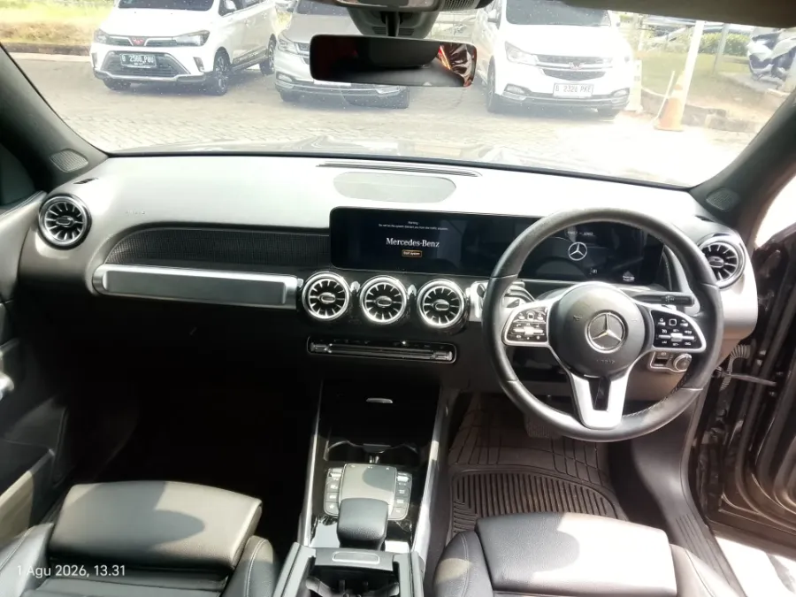 Foto Mobil Bekas Dashboard Mercedes-Benz GLB200 1.3 Progressive Line Wagon tahun 2021