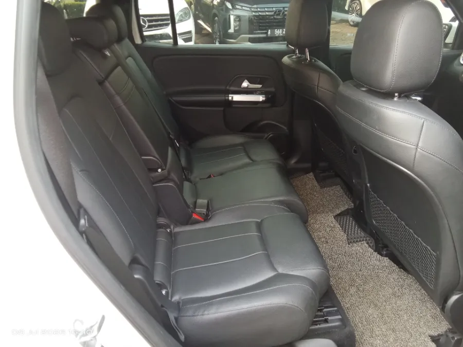 Foto Mobil Bekas Kabin Belakang Mercedes-Benz GLB200 1.3 Progressive Line Wagon tahun 2021