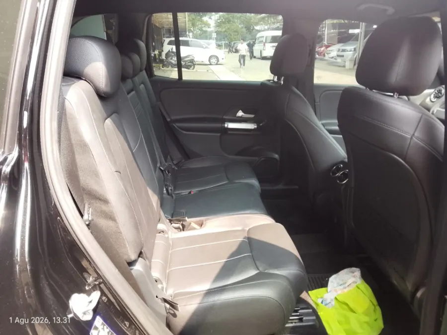 Foto Mobil Bekas Kabin Belakang Mercedes-Benz GLB200 1.3 Progressive Line Wagon tahun 2021