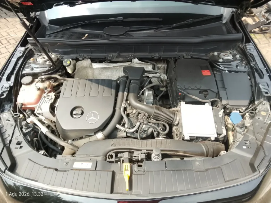 Foto Mobil Bekas Mesin Mercedes-Benz GLB200 1.3 Progressive Line Wagon tahun 2021