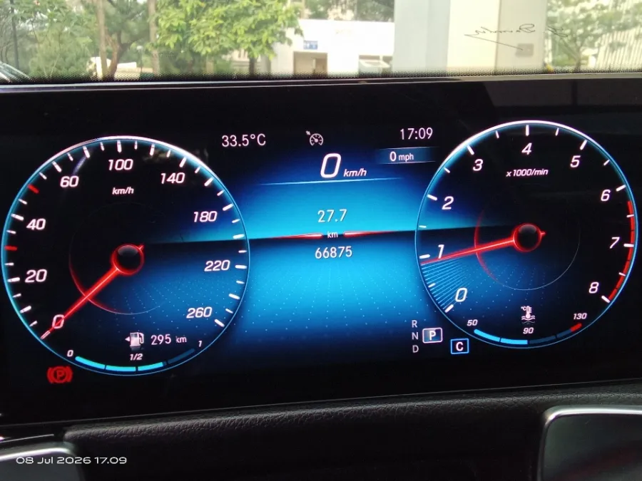 Foto Mobil Bekas Odometer Mercedes-Benz GLB200 1.3 Progressive Line Wagon tahun 2021