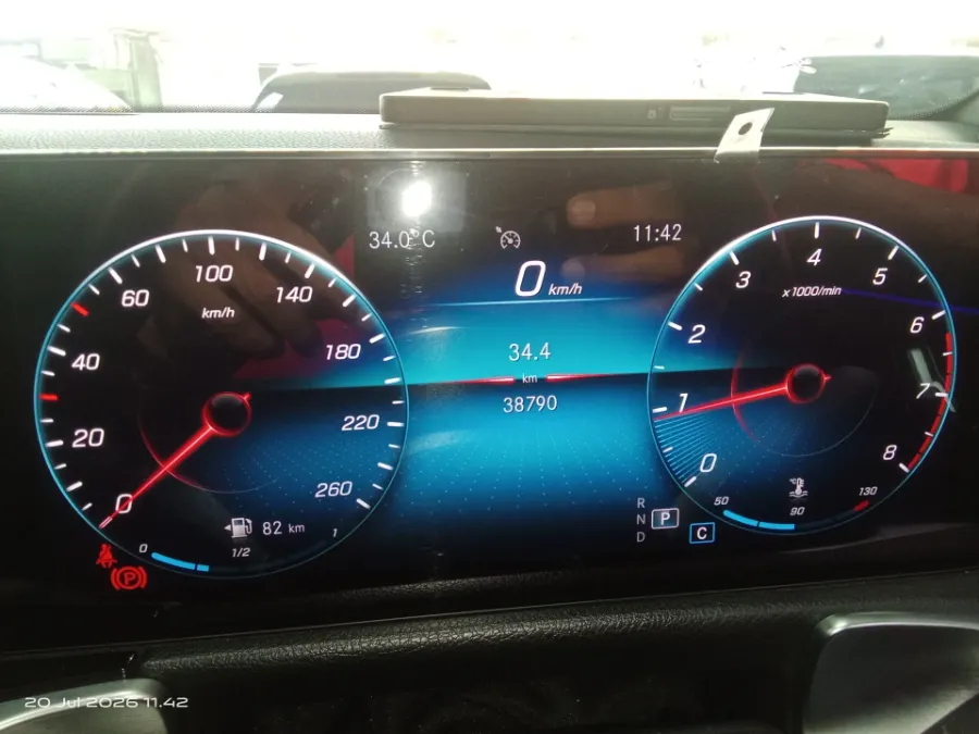 Foto Mobil Bekas Odometer Mercedes-Benz GLB200 1.3 Progressive Line Wagon tahun 2021