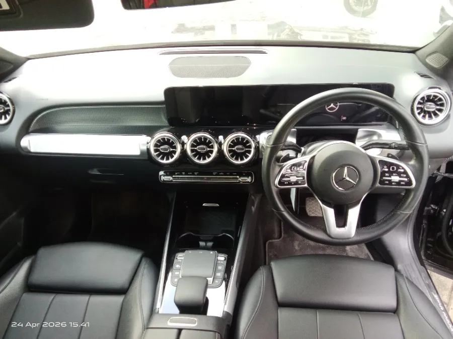 Foto Mobil Bekas Dashboard Mercedes-Benz GLB200 1.3 Progressive Line Wagon tahun 2022