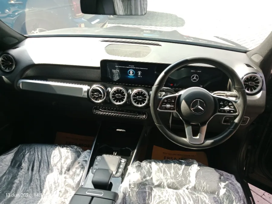 Foto Mobil Bekas Dashboard Mercedes-Benz GLB200 1.3 Progressive Line Wagon tahun 2022