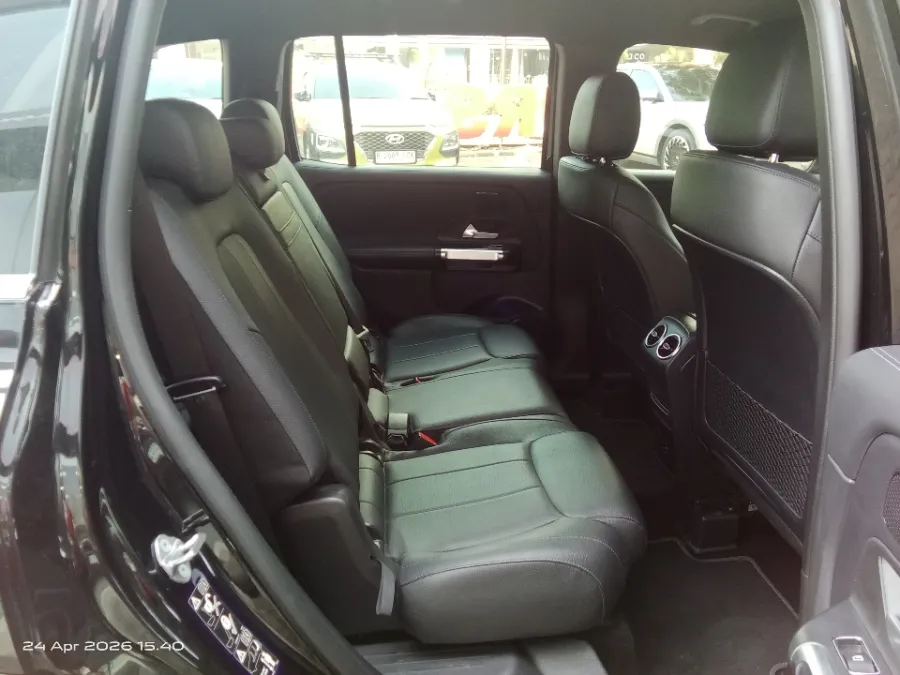 Foto Mobil Bekas Kabin Belakang Mercedes-Benz GLB200 1.3 Progressive Line Wagon tahun 2022
