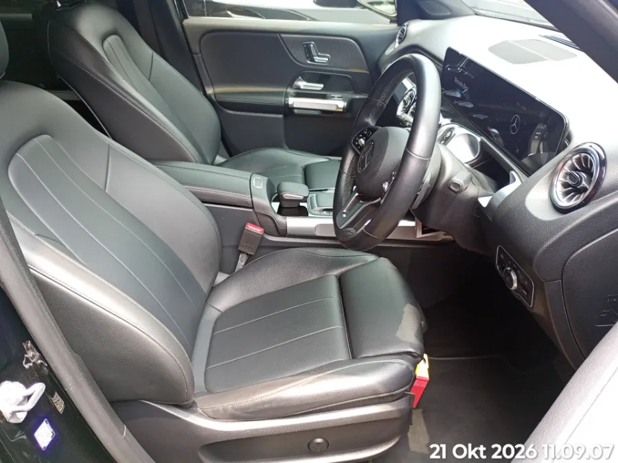 Foto Mobil Bekas Kabin Depan Mercedes-Benz GLB200 1.3 Progressive Line Wagon tahun 2022