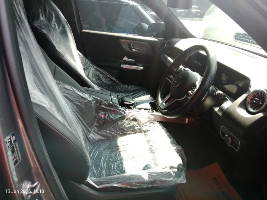 Foto Mobil Bekas Kabin Depan Mercedes-Benz GLB200 1.3 Progressive Line Wagon tahun 2022