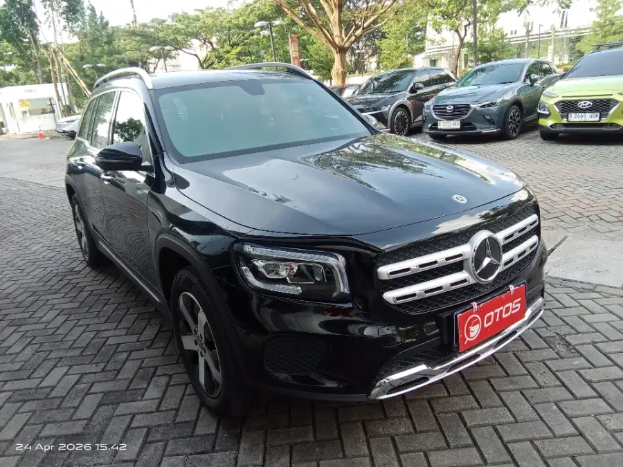 Foto Mobil Bekas Kanan Depan Mercedes-Benz GLB200 1.3 Progressive Line Wagon tahun 2022