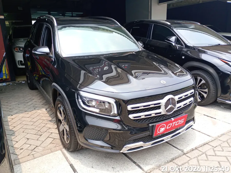 Foto Mobil Bekas Kanan Depan Mercedes-Benz GLB200 1.3 Progressive Line Wagon tahun 2022