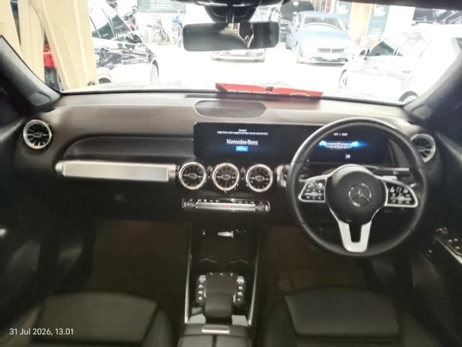 Foto Mobil Bekas Dashboard Mercedes-Benz GLB200 1.3 Progressive Line Wagon tahun 2023
