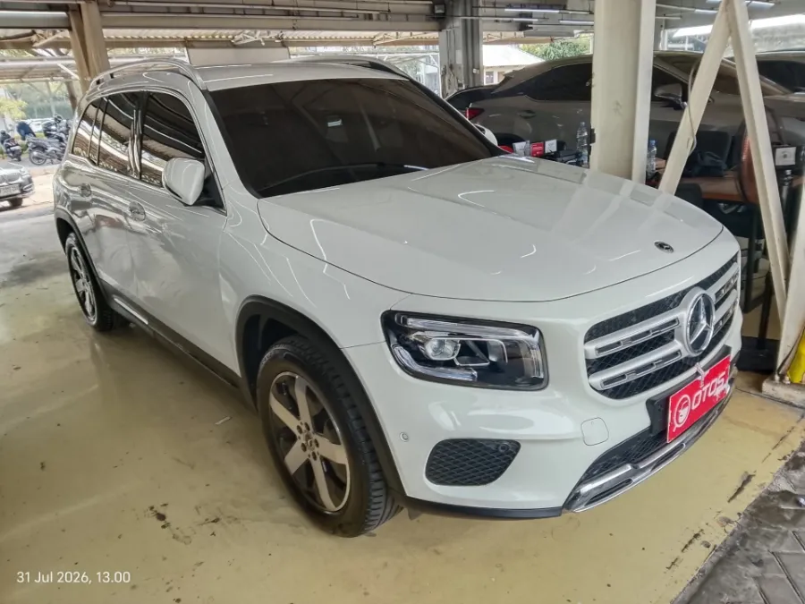 Foto Mobil Bekas Kanan Depan Mercedes-Benz GLB200 1.3 Progressive Line Wagon tahun 2023