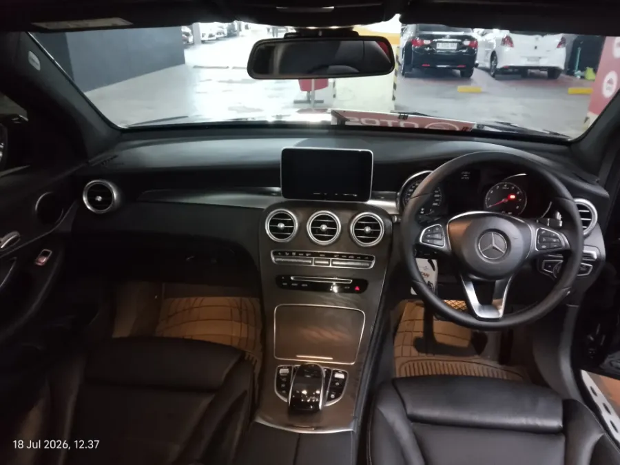 Foto Mobil Bekas Dashboard Mercedes-Benz GLC200 2.0 tahun 2018