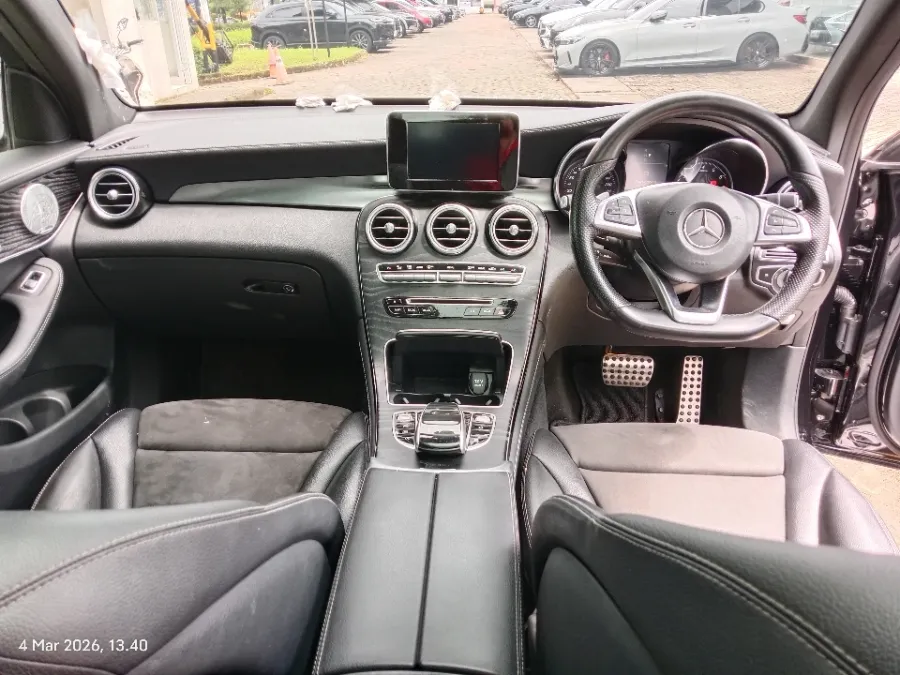 Foto Mobil Bekas Dashboard Mercedes-Benz GLC200 2.0 tahun 2018