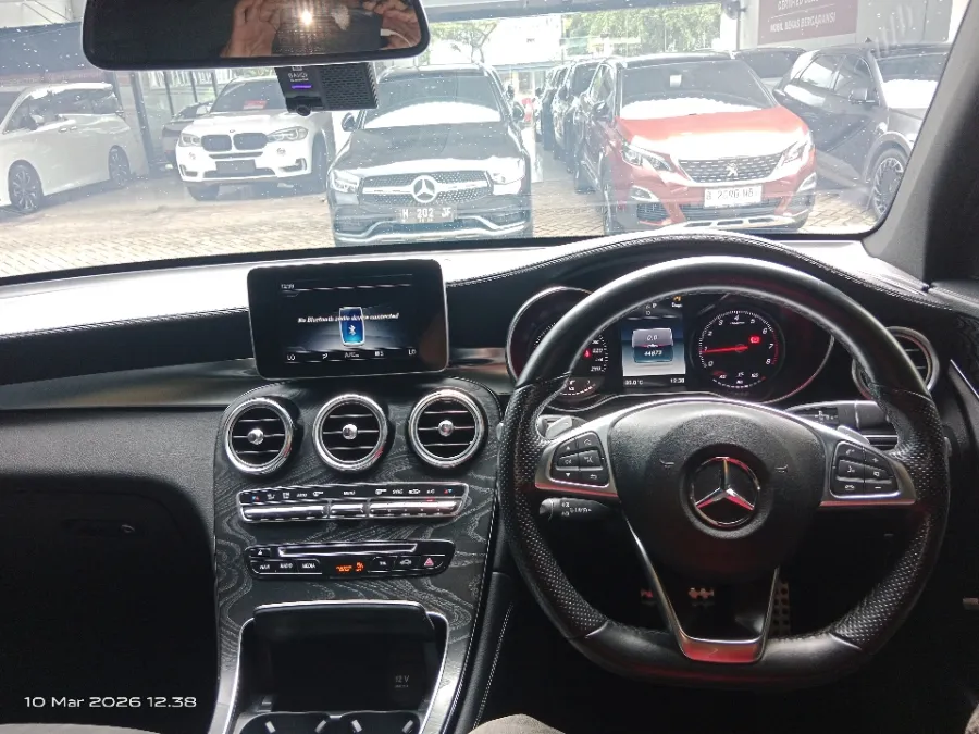 Foto Mobil Bekas Dashboard Mercedes-Benz GLC200 2.0 tahun 2018