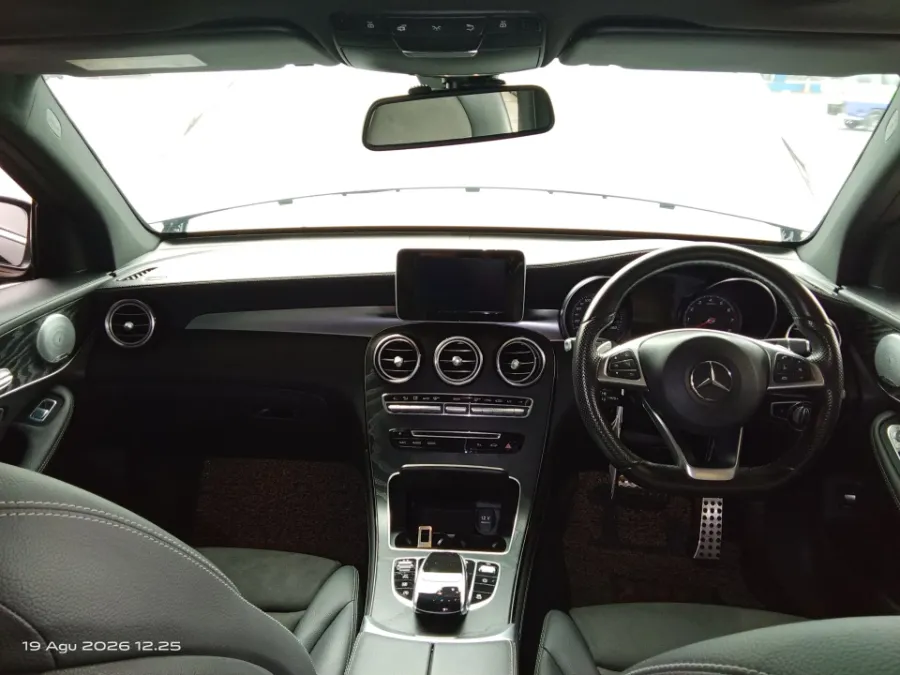 Foto Mobil Bekas Dashboard Mercedes-Benz GLC200 2.0 tahun 2018