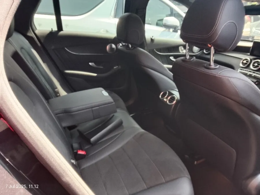 Foto Mobil Bekas Kabin Belakang Mercedes-Benz GLC200 2.0 tahun 2018